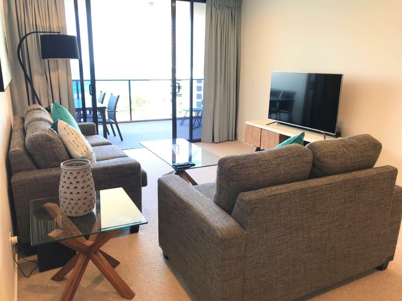 Qube Broadbeach Ocean View Apartments Голд-Кост Экстерьер фото