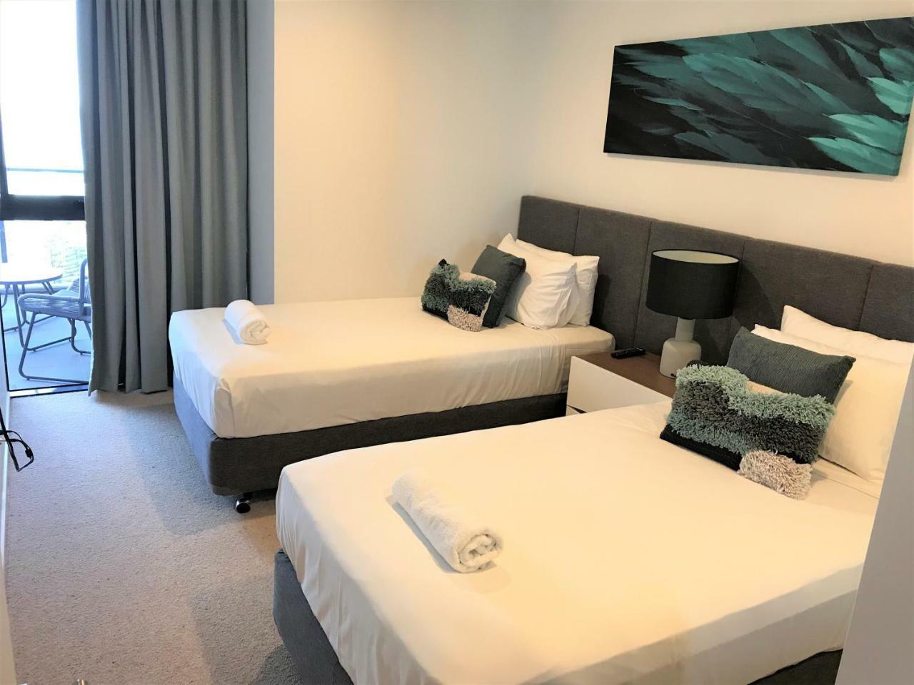 Qube Broadbeach Ocean View Apartments Голд-Кост Экстерьер фото