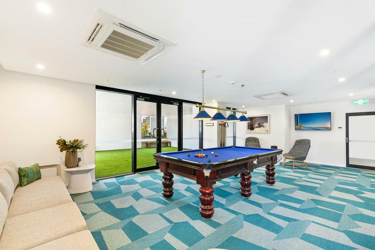 Qube Broadbeach Ocean View Apartments Голд-Кост Экстерьер фото