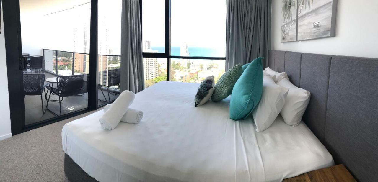 Qube Broadbeach Ocean View Apartments Голд-Кост Экстерьер фото