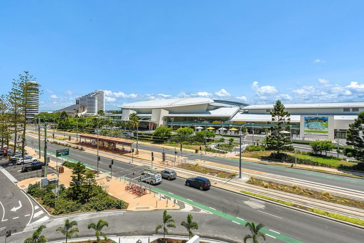 Qube Broadbeach Ocean View Apartments Голд-Кост Экстерьер фото
